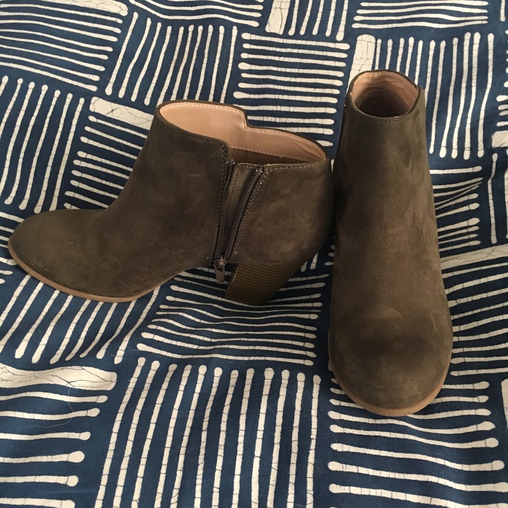 ‼️Green high heel booties